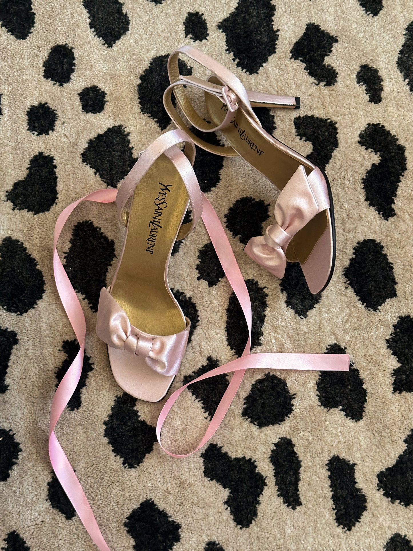 Yves Saint Laurent Bow Heel (8.5)