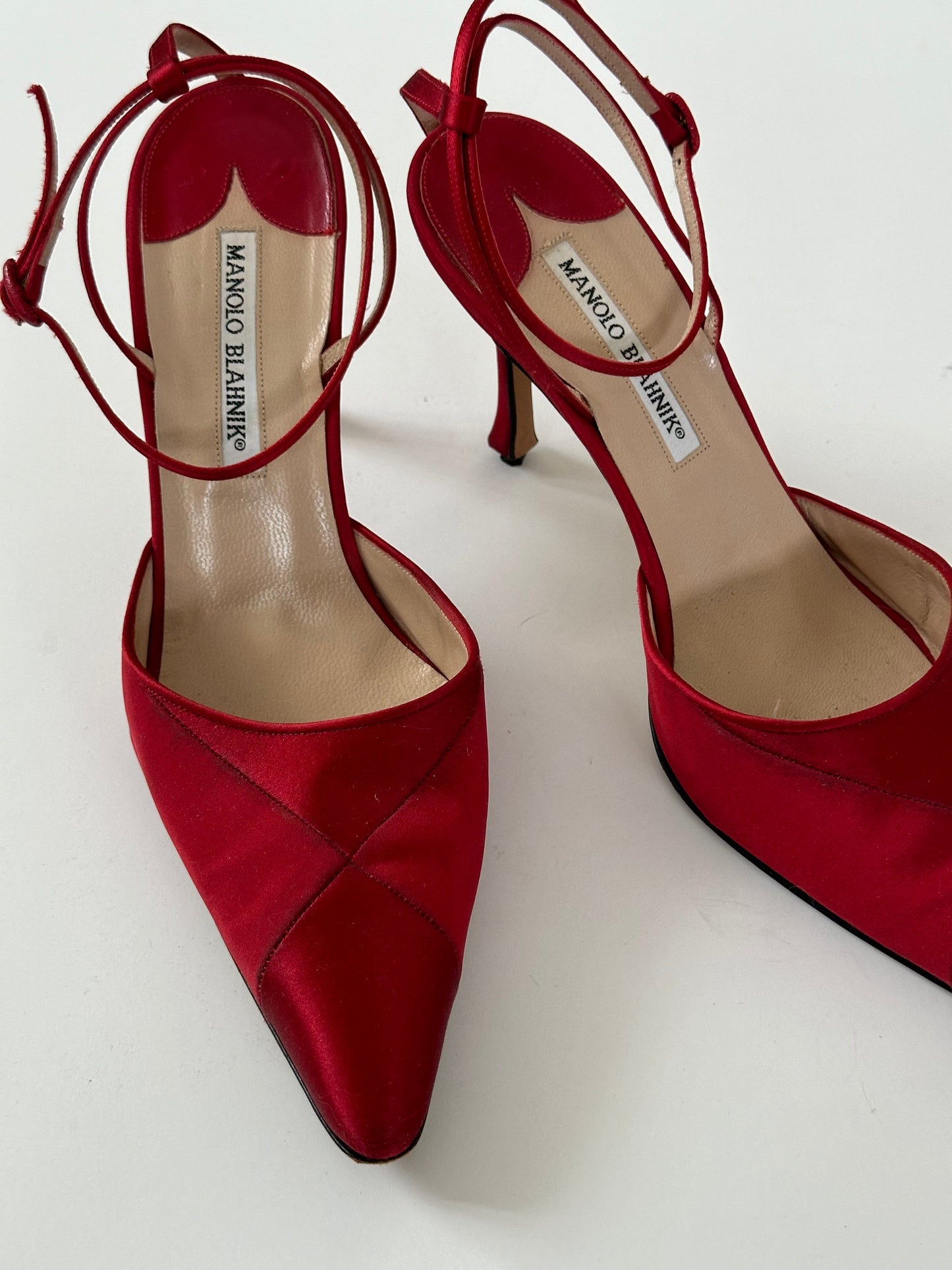 Manolo Blahnik Silk Satin Heel (39)