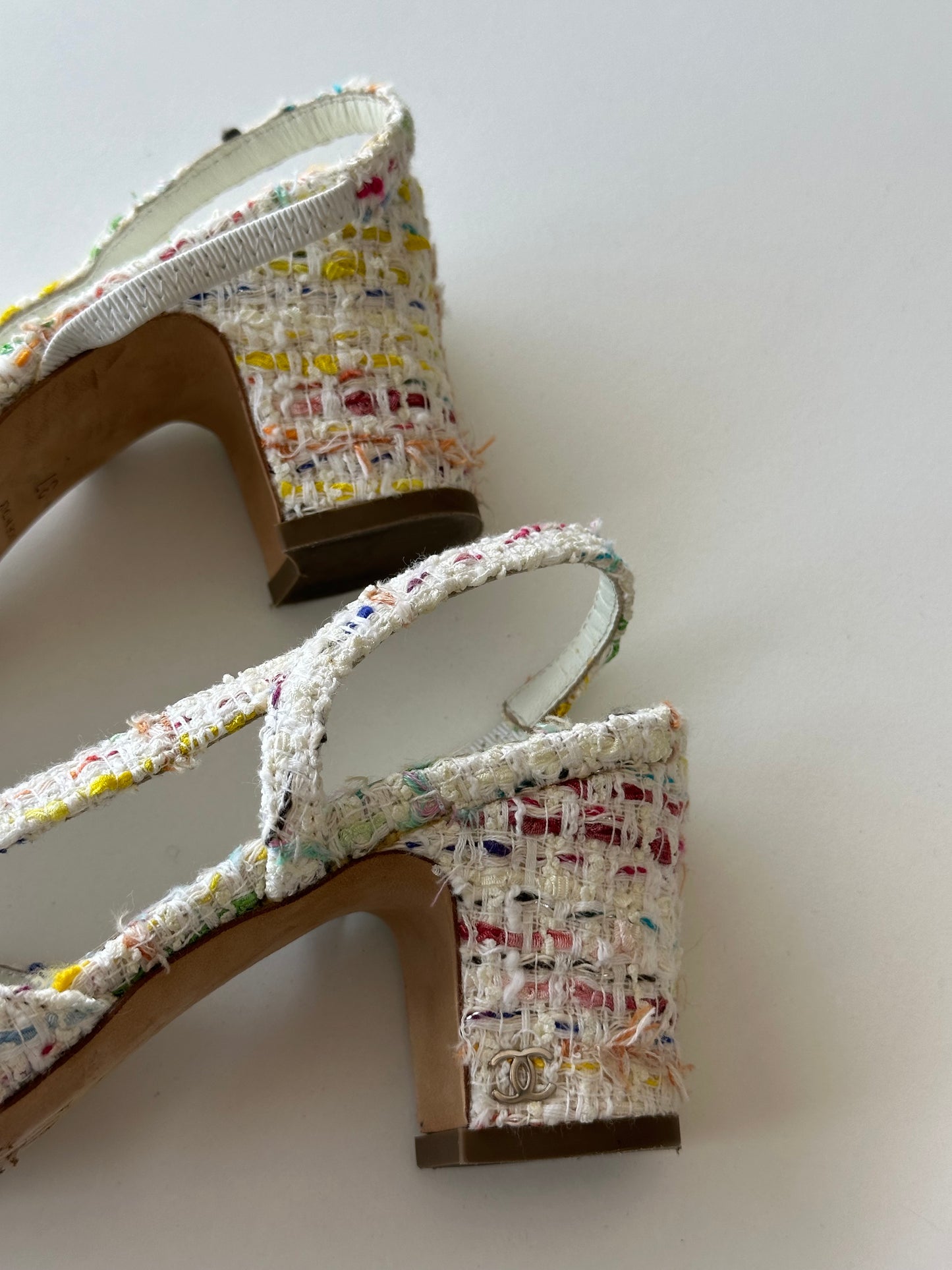 Chanel Tweed Slingback (37)