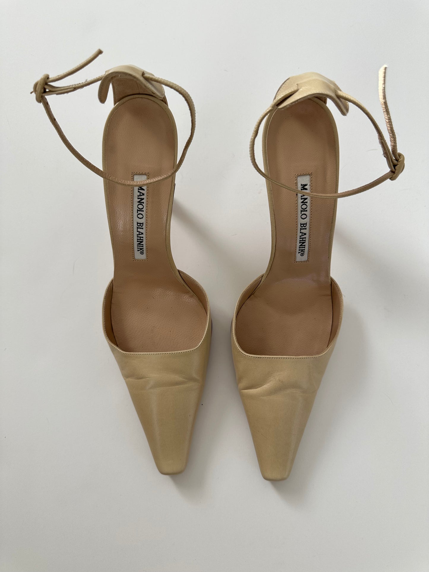 Manolo Blahnik Crème Heel (37.5)