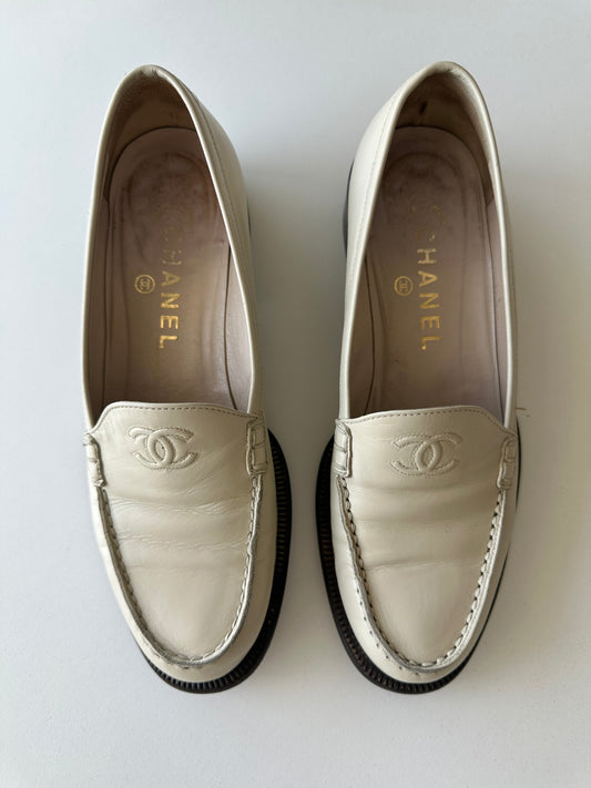 90’s Chanel Leather Loafer (37)