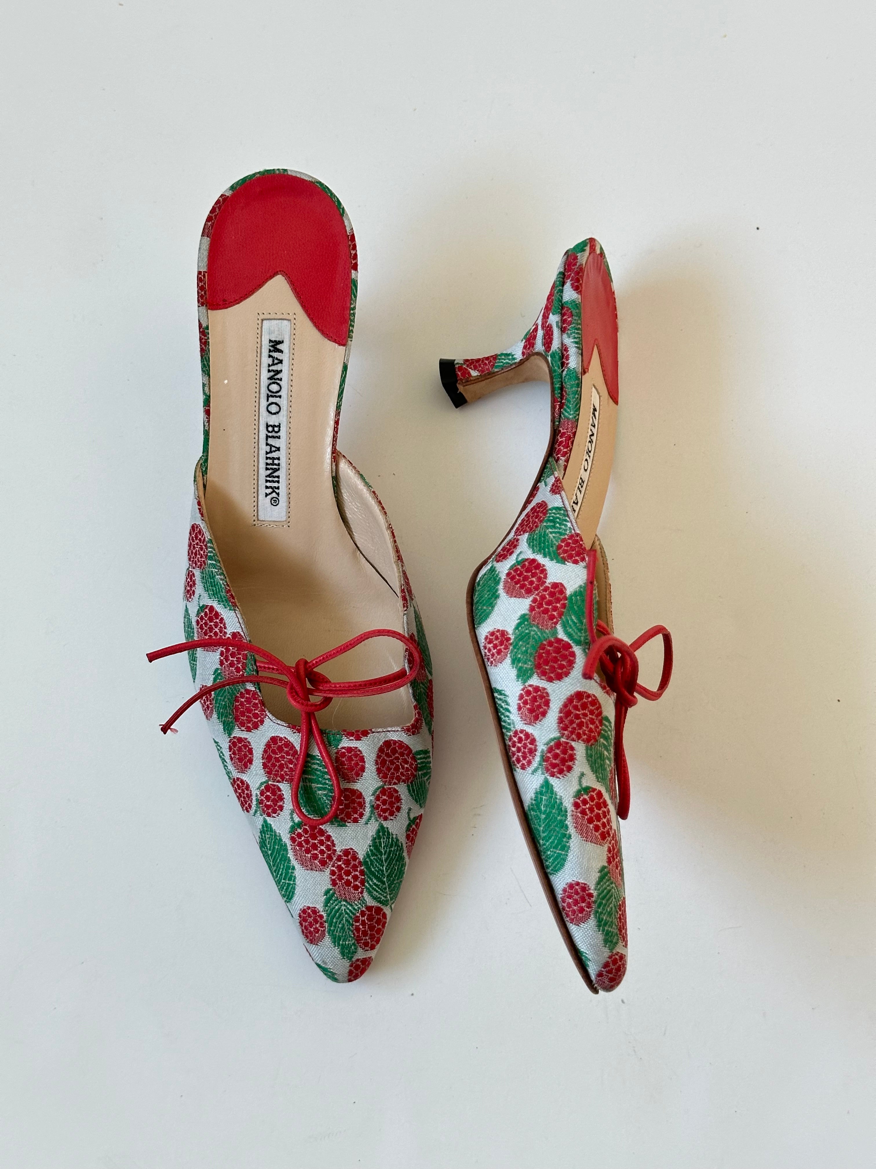 Manolo Blahnik Raspberry Mule (36) – The Modern Romantique