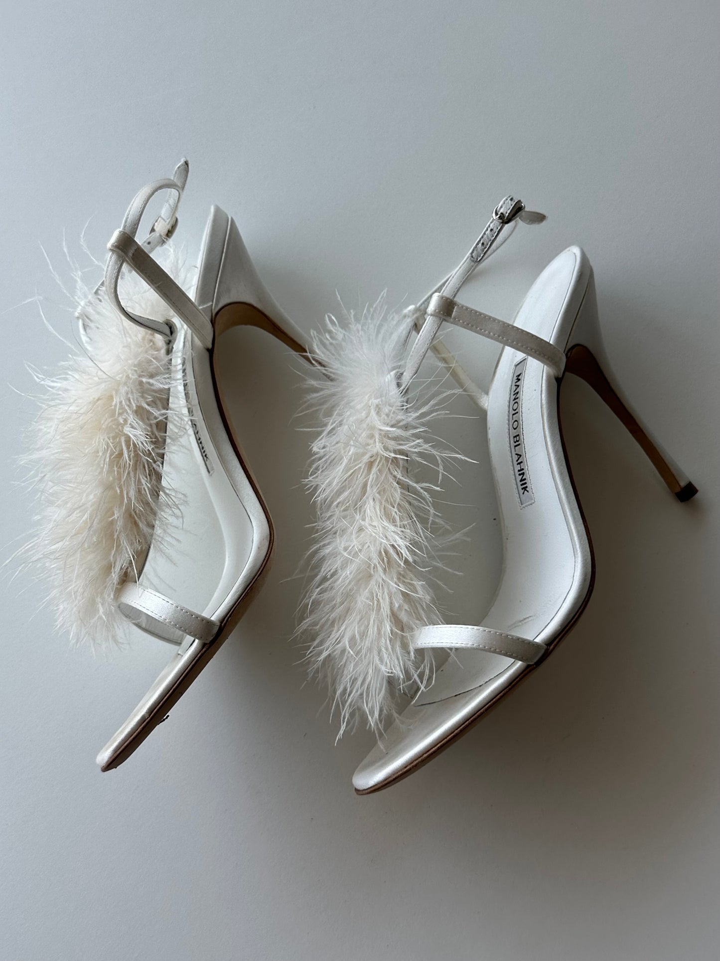Manolo Blahnik Ostrich Feather Heel (39)