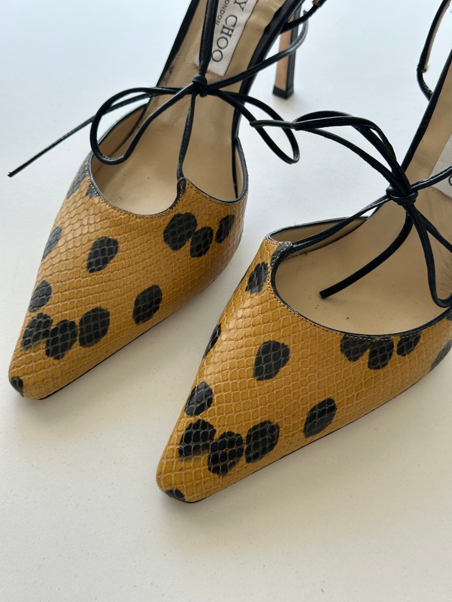 Jimmy Choo “The Bow” (40.5)