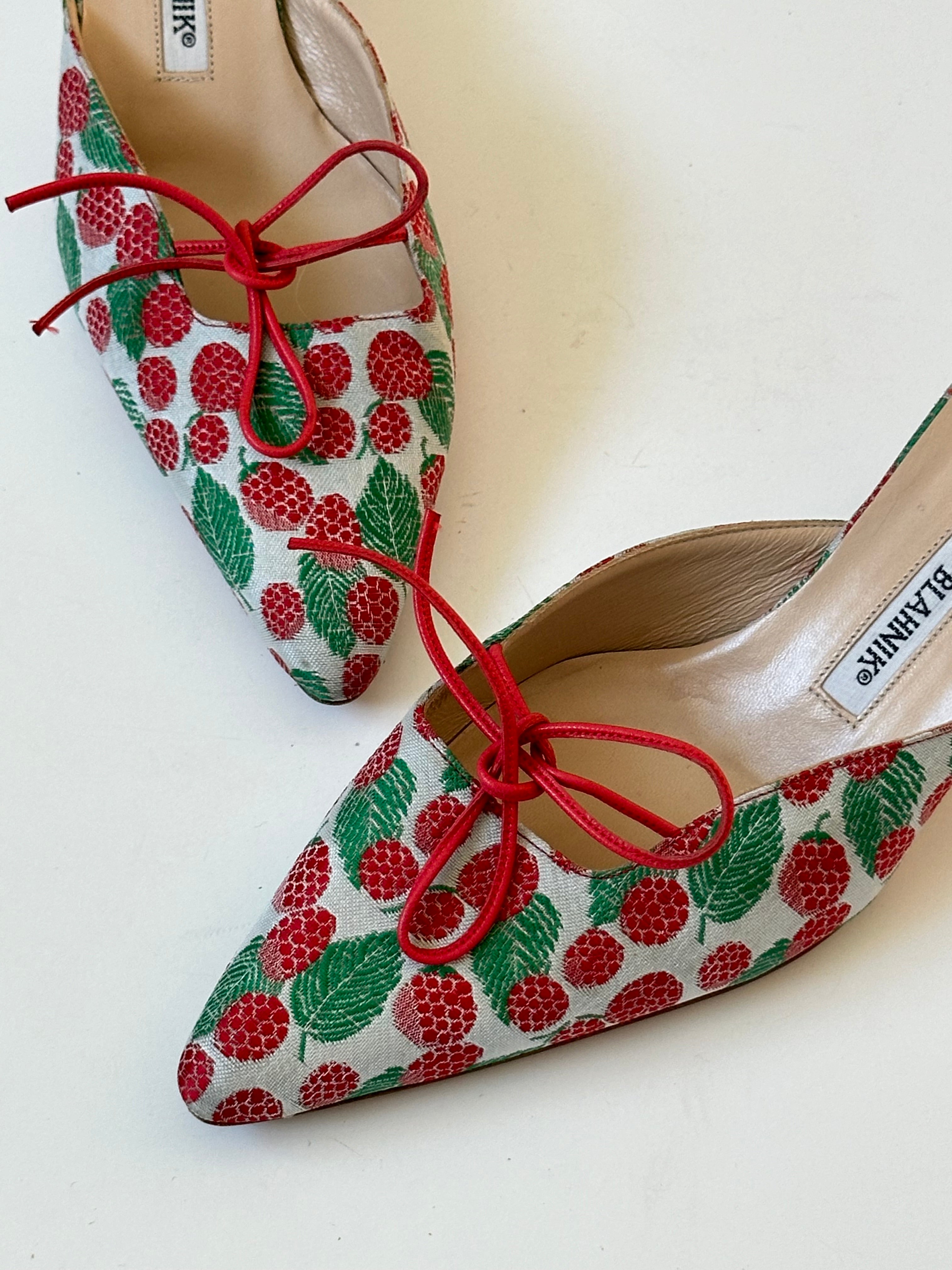 Manolo Blahnik Raspberry Mule (36) – The Modern Romantique