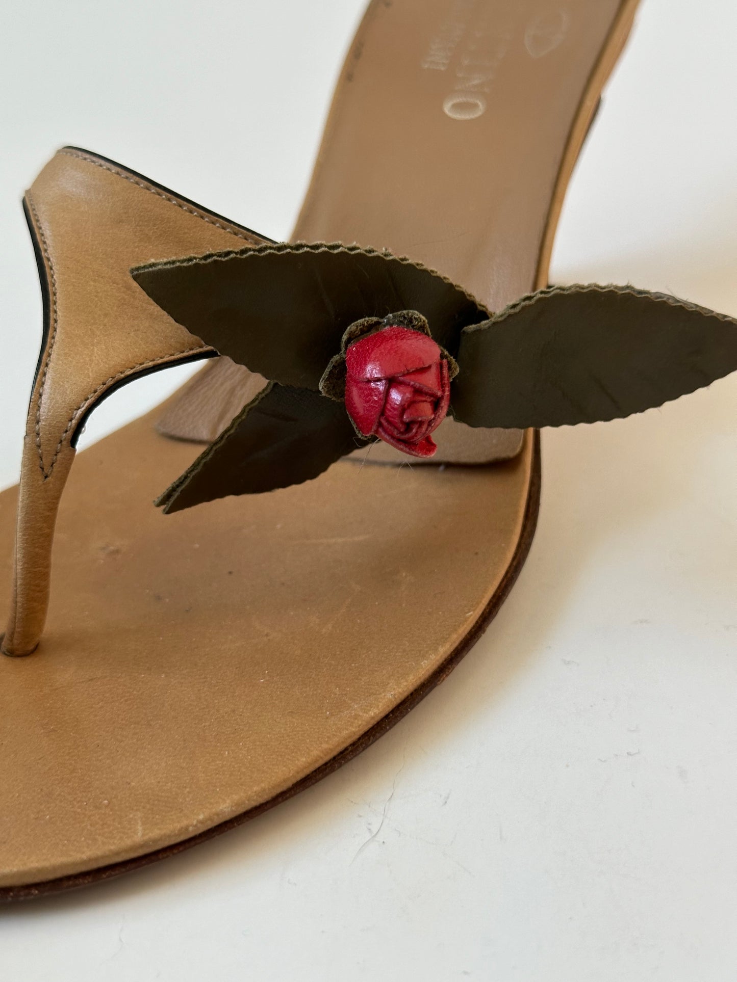 Valentino Rosebud Thong Heel (40)