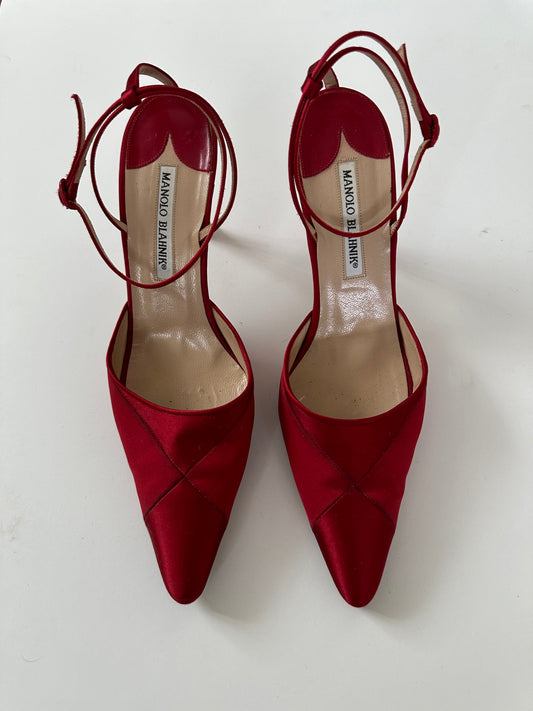 Manolo Blahnik Silk Satin Heel (39)